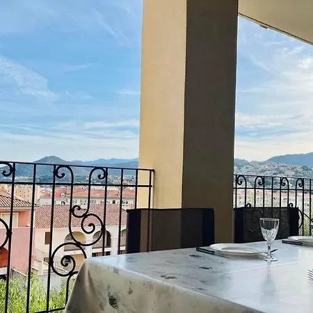 Les Oliviers Rousse アパート *